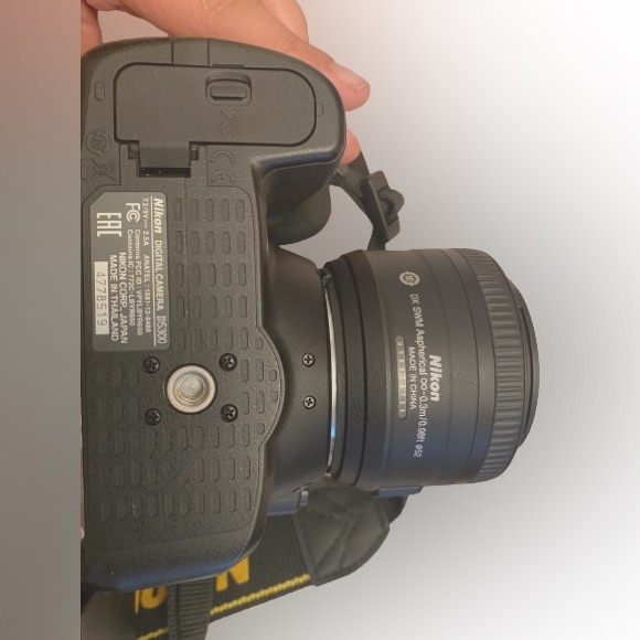 Nikon D5300 24.2MP Digital DSLR camera (kit w/ AF-SA DX 18-55MM & AF-S DX 35MM) - Picture 6 of 9